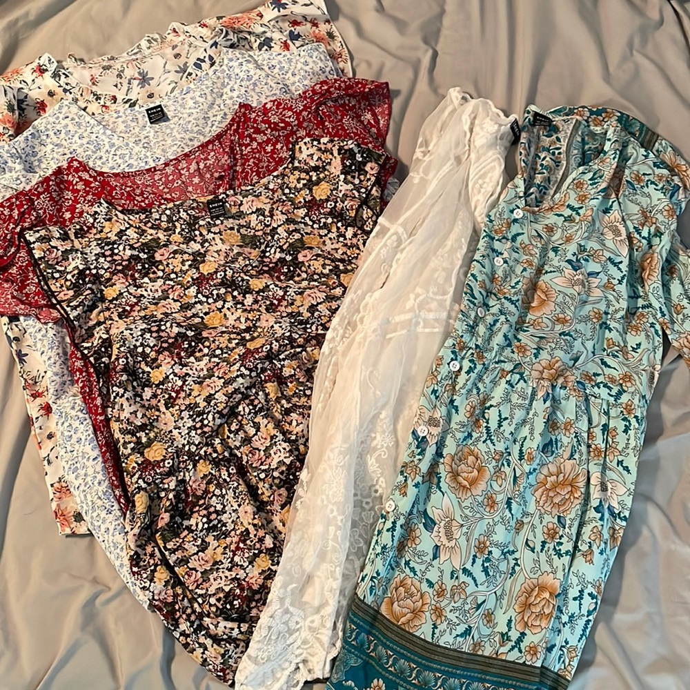 Lot of 6 pieces. 4 shirts, 1 lace cardigan (kimono), 1 dress